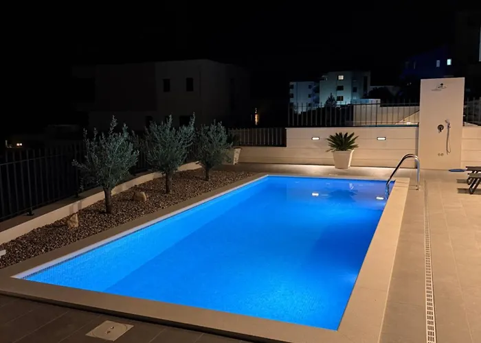 Villa Di Sole - Heated Pool & Panoramic Sea View *